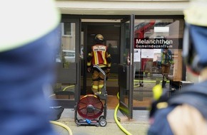 Feuerwehr Essen: FW-E: Brandereignis im Gemeindezentrum - zwei Personen leicht verletzt