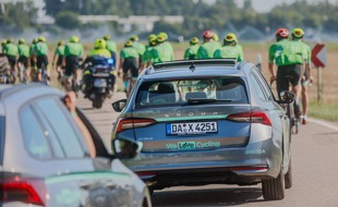 Škoda Auto Deutschland, Mitarbeiter in Weiterstadt und Autohaus unterstützen Tour der Hoffnung mit insgesamt 10.000 Euro