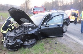 Kreispolizeibehörde Höxter: POL-HX: Unfall mit drei Verletzten