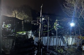 Feuerwehr Remscheid: FW-RS: Laubenbrand Kleingartenanlage in Reinshagen