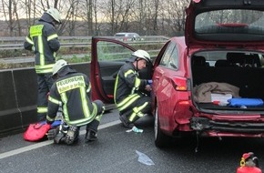 Feuerwehr Mülheim an der Ruhr: FW-MH: Verkehrsunfall BAB40 Fahrtrichtung Duisburg