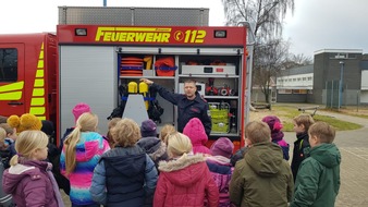 Freiwillige Feuerwehr Bedburg-Hau: FW-KLE: Alles über Feuer und Gefahren - Brandschutzerziehung in der Grundschule