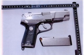 Polizeiinspektion Hildesheim: POL-HI: Polizei zeigt Tatwaffe Ruger Cal. 45 zur Familientragödie in Hornsen.