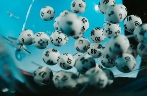 LOTTO Bayern: "Ist das wirklich wahr?" 68-jährige LOTTO-Millionärin aus Unterfranken kann ihr Glück nicht fassen