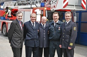 Feuerwehr Essen: FW-E: Feuerwehr-Ehrenzeichen in Gold