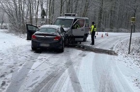 Polizei M&uuml;nster: POL-MS: Mit Sommerreifen in Unfall verwickelt - Zwei Personen leicht verletzt