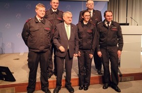 Freiwillige Feuerwehr Hünxe: FW Hünxe: Einsatzkräfte aus Hünxe zu Gast in Düsseldorf