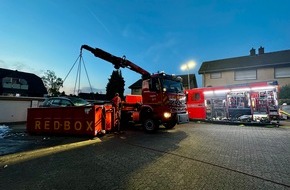 Feuerwehr Bergisch Gladbach: FW-GL: Brand eines Hybrid-PKW im Stadtteil Moitzfeld sorgt für aufwändigen Einsatz