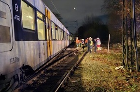 Feuerwehr Dortmund: FW-DO: Mehrere Personen im Gleisbett nach technischem Defekt eines Personenzuges