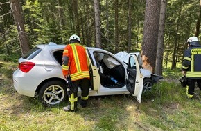 Kreisfeuerwehrverband Calw e.V.: KFV-CW: Schwerer Verkehrsunfall auf der B294 bei Neuweiler fordert ein Todesopfer