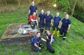 Feuerwehr Dortmund: FW-DO: 21.04.2018 - Tierrettung in Lindenhorst,
Hund steckte in Kanalrohr fest