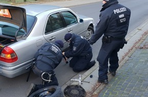 Polizei Bochum: POL-BO: Schwerpunktkontrolle im Advent: Polizisten wechseln Autofahrer (96) den Reifen