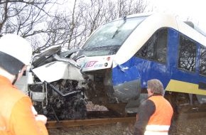 Polizeiinspektion Cuxhaven: POL-CUX: Tödlicher Unfall an unbeschranktem Bahnübergang