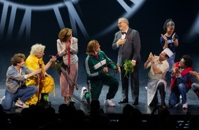 Stage Entertainment GmbH: Vom Zuschauer zum Schuldirektor von Hill Valley: Elton feiert Musicaldeb&uuml;t bei ZUR&Uuml;CK IN DIE ZUKUNFT