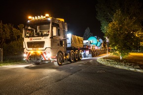 DB Schenker bringt 141-Tonnen-Zylinder mit Schiff, Lkw und Flugzeug von Berlin nach Kanada (FOTO)