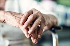 Verbraucherzentrale Nordrhein-Westfalen e.V.: Pflegereform kommt: Was 2026 noch geregelt werden sollte