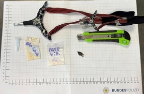 Bundespolizeidirektion Sankt Augustin: BPOL NRW: Drogen, Messer und Totschl&auml;ger - Bundespolizei beschlagnahmt verbotene Gegenst&auml;nde