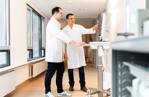 Klinikum N&uuml;rnberg: H&uuml;fte und Knie: Endoprothetik-Chefarzt vom Klinikum N&uuml;rnberg l&auml;dt zu vier Vortr&auml;gen ein