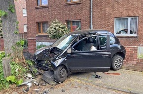 Polizei Rhein-Erft-Kreis: POL-REK: 230519-3: Auto zwischen Baum und Mauer eingeklemmt