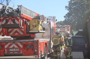 Feuerwehr Essen: FW-E: Fahrzeug brennt in einer Werkstatt in einem Lagerhallenkomplex - keine Verletzten