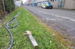 Polizeiinspektion Hameln-Pyrmont/Holzminden: POL-HM: Hoher Schaden nach Diebstahl von ca. 80 Meter Kupferkabel - Zeugen gesucht