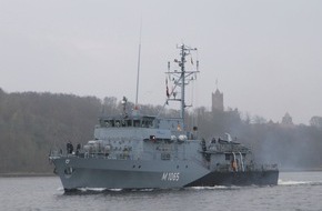 Presse- und Informationszentrum Marine: Minenjagdboot "Dillingen" verlässt Kiel Richtung NATO-Einsatz