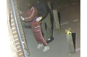 Polizeidirektion Flensburg: POL-FL: Öffentlichkeitsfahndung mit Bildern nach Einbruchdiebstahl in Supermarkt
