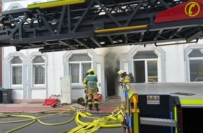 Feuerwehr Bremerhaven: FW Bremerhaven: Feuer in Mehrfamilienhaus, Kellerbrand