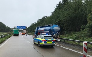 Polizeiinspektion Delmenhorst / Oldenburg - Land / Wesermarsch: POL-DEL: Autobahnpolizei Ahlhorn: Verkehrsunfälle auf der Autobahn 29 +++ Sperrung der Richtungsfahrbahn Osnabrück +++ Verkehrsbehinderungen