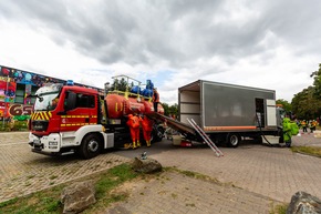 Feuerwehr MTK: &quot;Red Tanker &apos;25&quot;: 120 Einsatzkräfte proben Gefahrstofflage an der Heinrich-von-Kleist-Schule Eschborn