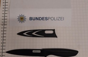 Bundespolizeidirektion Sankt Augustin: BPOL NRW: Zur Selbstverteidigung dabei: Bundespolizei stellt Küchenmesser sicher