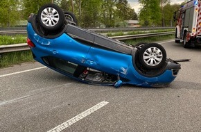 Polizeidirektion Kaiserslautern: POL-PDKL: Zeugenaufruf nach Verkehrsunfallflucht.....