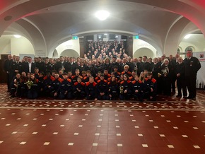 FW-Velbert: Feuerwehr Velbert blickt auf einsatzreiches Jahr zur&uuml;ck - Ehrungen und Zukunftsthemen im Fokus