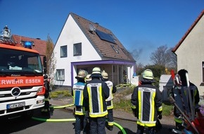 Feuerwehr Essen: FW-E: Feuer auf der Terrasse eines Einfamilienhauses verursacht hohen Sachschaden, zwei Windhunde gerettet