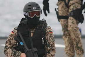 Deutsche Marine - Bilder der Woche: Fotobeispiele von Marinesoldaten im Einsatz unter anderem zum Boarding