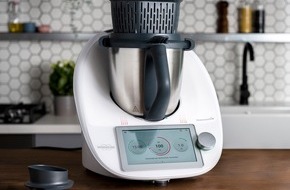 Vorwerk Gruppe: Vorsorgliche Anwendungswarnung beim Thermomix® / Beim Kochen ab 95°C Gareinsatz statt festsitzendem TM6 Messbecher nutzen - Thermomix® Rezepte sind aktualisiert