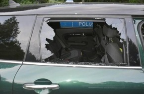 Polizeiinspektion Hameln-Pyrmont/Holzminden: POL-HM: Handtaschen aus Fahrzeugen entwendet