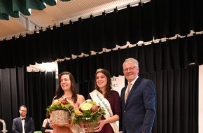 Bundesverband der Deutschen Klein- und Obstbrenner e.V.: Erste Deutsche Destillathoheiten gewählt / Anna Steinmann aus Unterfranken ist die 1. Deutsche Destillatkönigin und wird von Destillatprinzessin Denise Meyer aus Oberfranken unterstützt