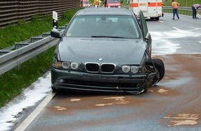 Polizeiinspektion Northeim: POL-NOM: Vollsperrung der B 27 nach Zusammenstoß zweier PKW. Frau leicht verletzt!