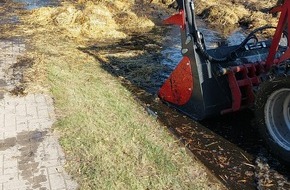 Kreisfeuerwehr Rotenburg (Wümme): FW-ROW: Landwirtschaftliches Gespann fängt Feuer