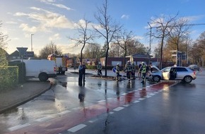 Feuerwehr Bocholt: FW Bocholt: Verkehrsunfall in Bocholt Barlo