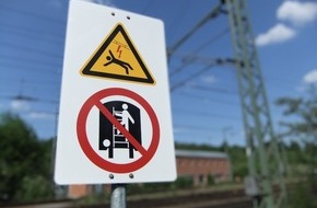 Bundespolizeiinspektion Bad Bentheim: BPOL-BadBentheim: Drei Jugendliche klettern auf Bahnwaggon - Lebensgefahr