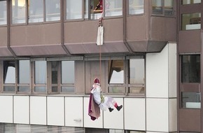 Klinikum Ingolstadt: Nikolausüberraschung der Höhenretter im Klinikum Ingolstadt