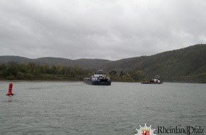 Polizeipräsidium Einsatz, Logistik und Technik: PP-ELT: Festfahrung eines Tankmotorschiffes auf dem Rhein in Höhe Ortslage Osterspai