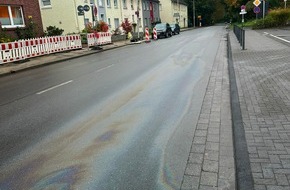 Feuerwehr Herdecke: FW-EN: Intensive Ölspur in der gesamten Innenstadt - Auch Bundesstraße nach Dortmund betroffen - Feuerwehr fünf Stunden im Einsatz.