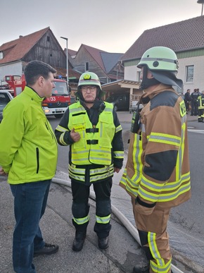 KFV-CW: Fassadenbrand an Schreinerei/Schnelles Eingreifen der Feuerwehr verhindert Gro&szlig;brand