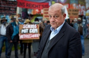 ZDF: Bauskandal, Brandstiftung und Besetzer /  ZDF-Samstagskrimi "Wilsberg: Mord und Beton" mit Leonard Lansink (FOTO)