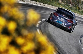 Ford-Werke GmbH: Ford Fiesta WRC wird beim spanischen Rallye-WM-Lauf auf Schotter und Asphalt gefordert