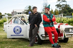 ARD Das Erste: Das Erste / "Brokenwood - Mord in Neuseeland": Neill Rea ermittelt als Detective Mike Shepherd im mysteriösen Todesfall von Santa Claus - letzter Film der neuen Staffel
