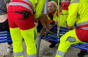 Feuerwehr Ratingen: FW Ratingen: Kind eingeklemmt - Feuerwehr Ratingen kommt mit Seife!